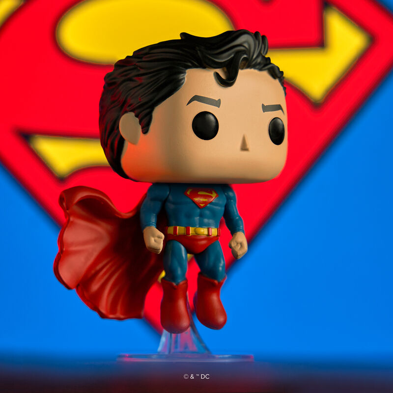 Pop! Superman (DC New Classics) FWlifestyle1 view 2