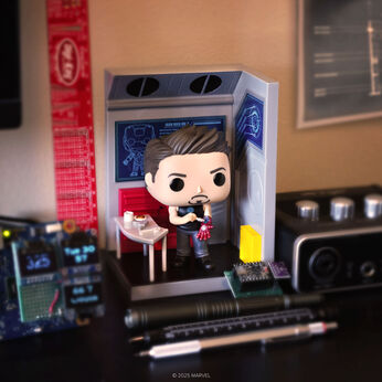 Pop! Nooks Tony Stark in his Workshop, Image 2