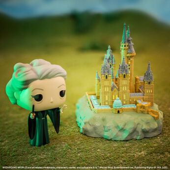 Pop! Town Minerva McGonagall with Hogwarts, Image 2